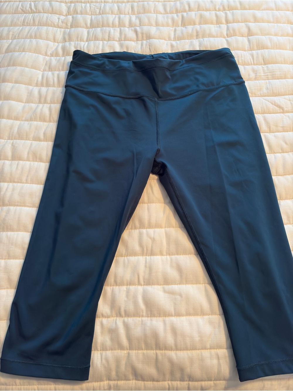 Athleta Accelerate Crop Performance Capris Teal
